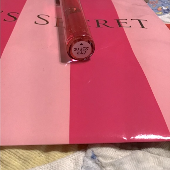 Victoria’s Secret Bombshell eau de parfum roll on - Picture 3 of 3
